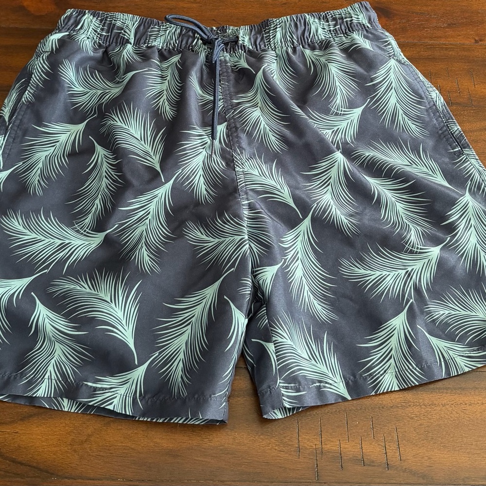 Island Fever Palm Leaf Print Swim Shorts – Charcoal & Sage – Men’s M